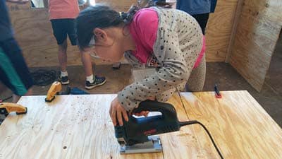 cutting with jig saw Cutting with a jig saw